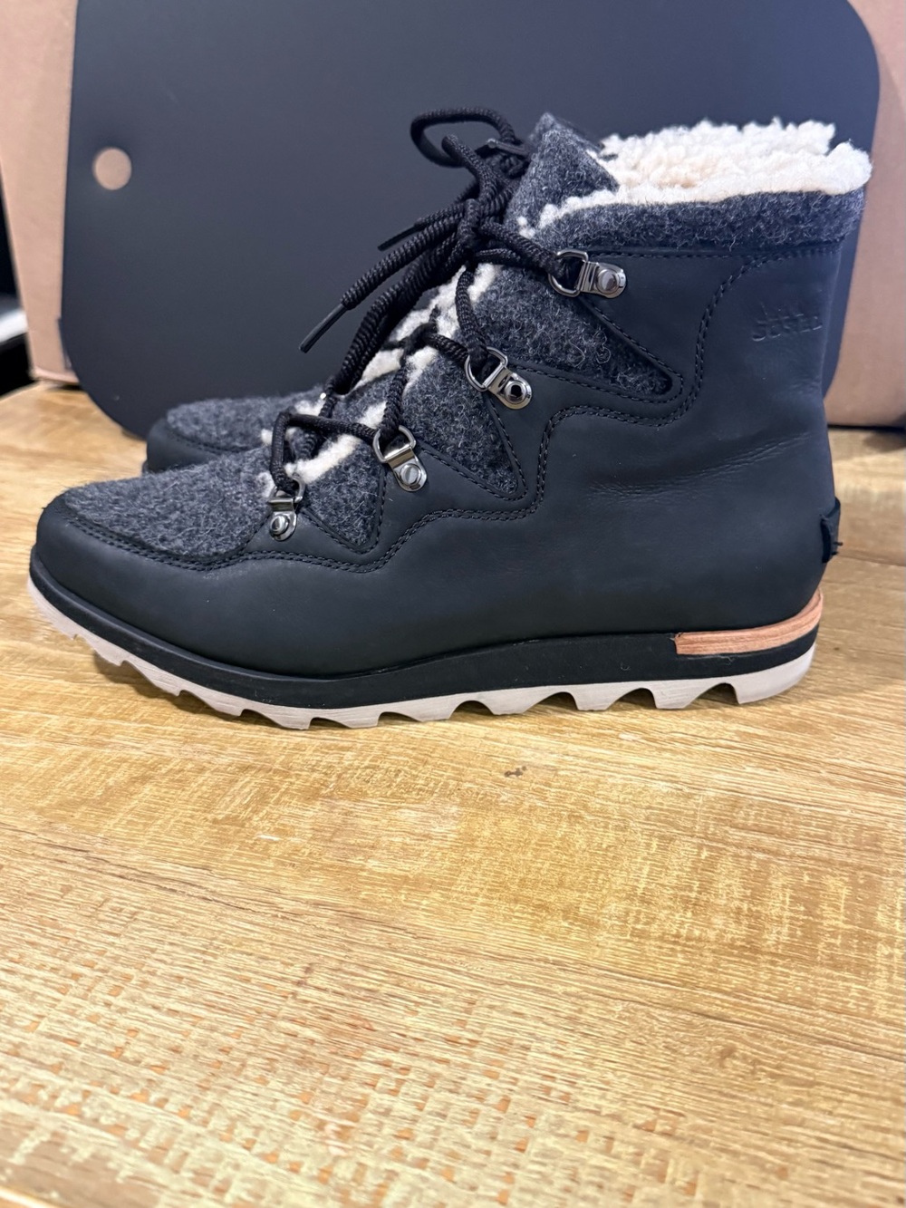 Sorel | Sneakchic Alpine Lace Up Boots | Black \ Size 9.5 - Picture 2 of 7